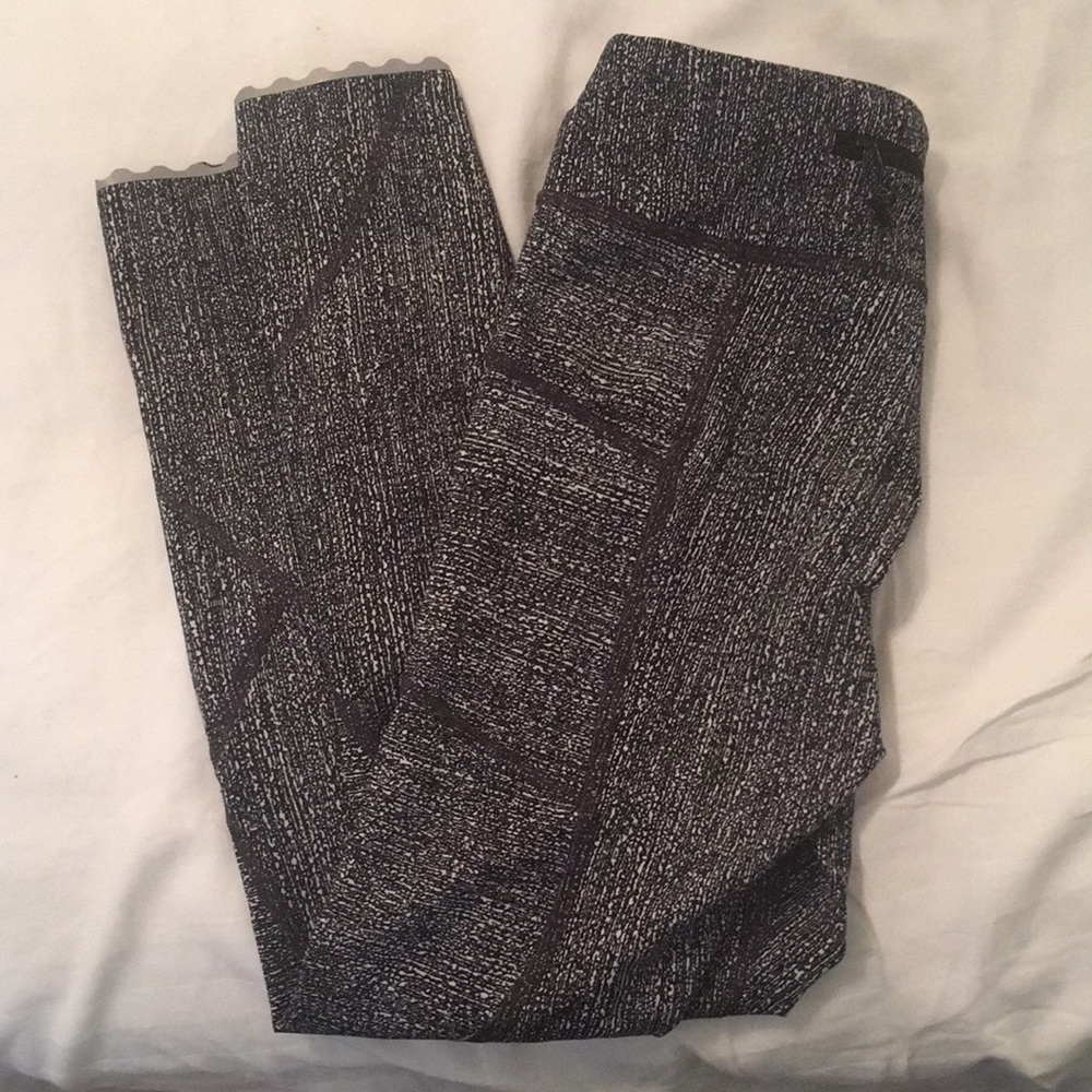 Lululemon 🍋 black white speckled leggings